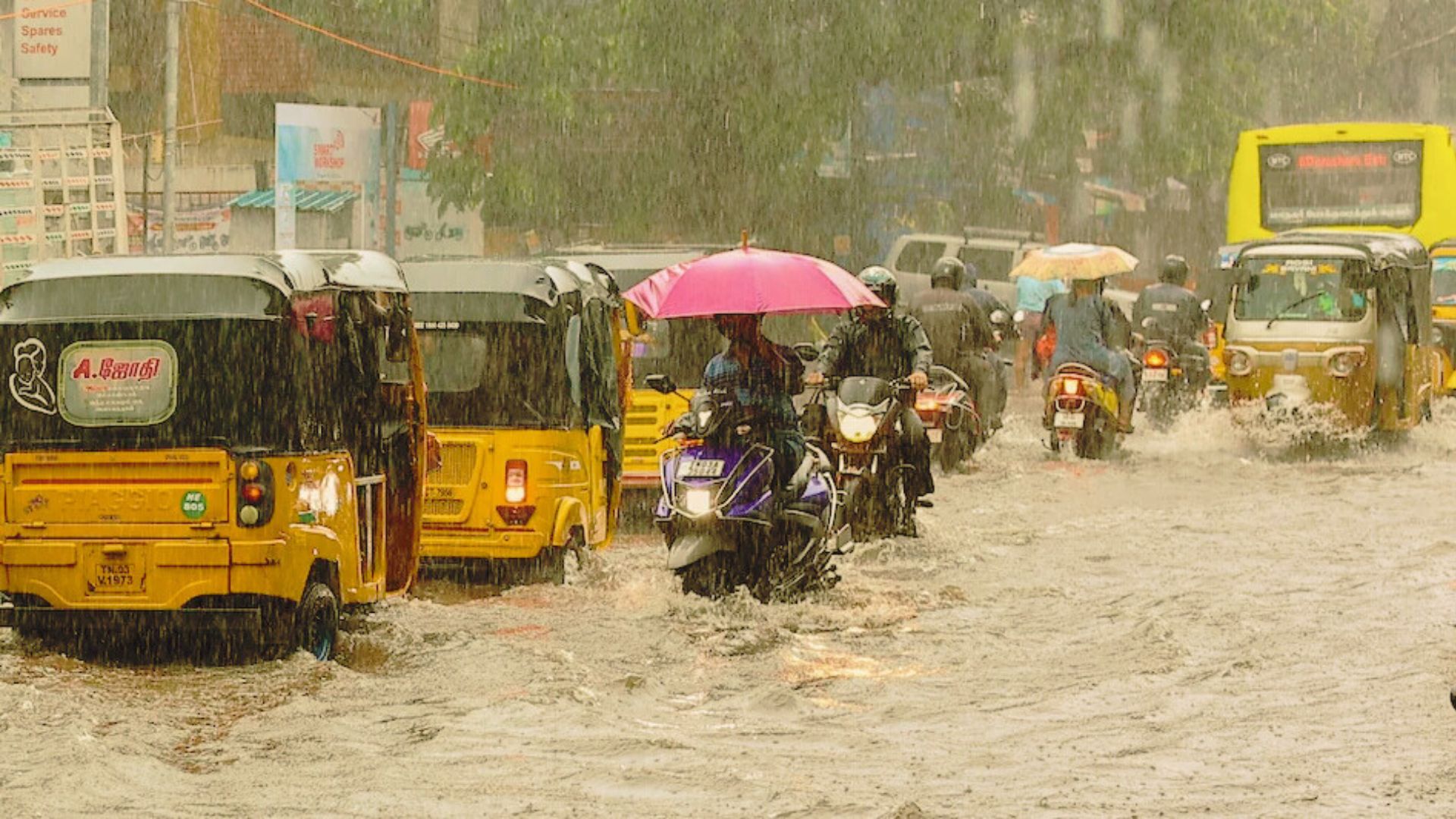 Chennai Weather Alert: Heavy Rainfall Likely, IMD Issues Orange Warning for Coastal Tamil Nadu​